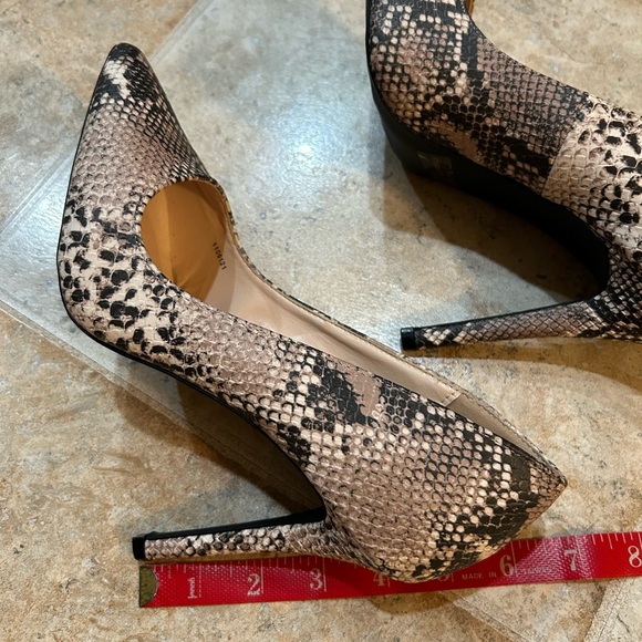 CHARLOTTE RUSSE SNAKE PRINT HEELS - Picture 4 of 7